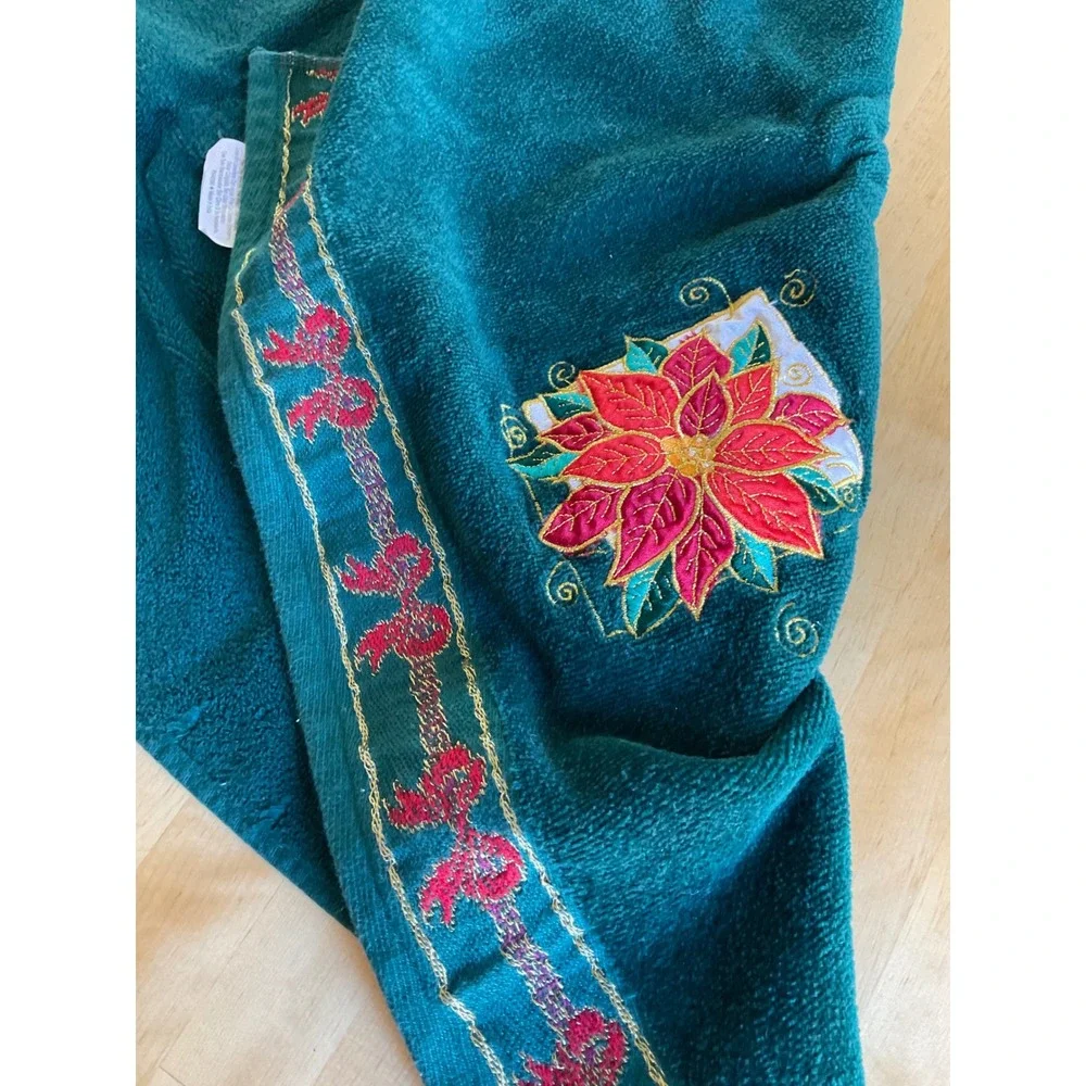Vintage Christmas Poinsettia 3 Piece Towel Set Hunter Green Embroidered Cotton